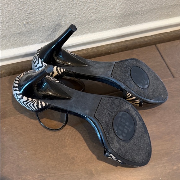 Dana Buchman Zebra Pattern Heels - Picture 3 of 3